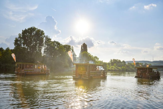 Grillboote und Party auf dem Main in Würzburg